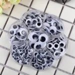Googly eyes - akytes prisiklijuoja