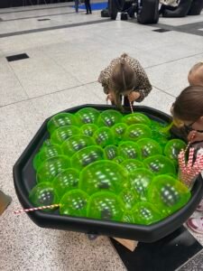 Slykstukas - zalias slime - pasidaryk pats -Zali drebuciai zaidimamas - vaiku vakarelio pramogos - gimtadienio veiklos idejos