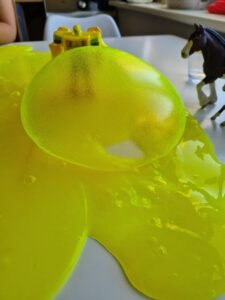 Slykstukas - zalias slime - pasidaryk pats -Zali drebuciai zaidimamas - vaiku vakarelio pramogos - gimtadienio veiklos idejos