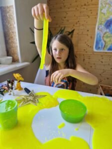 Slykstukas - zalias slime - pasidaryk pats -Zali drebuciai zaidimamas - vaiku vakarelio pramogos - gimtadienio veiklos idejos