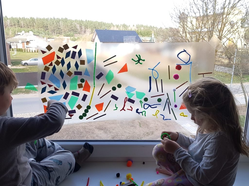 Sonia ir Timuras išbando lipdokliuko rinkinį