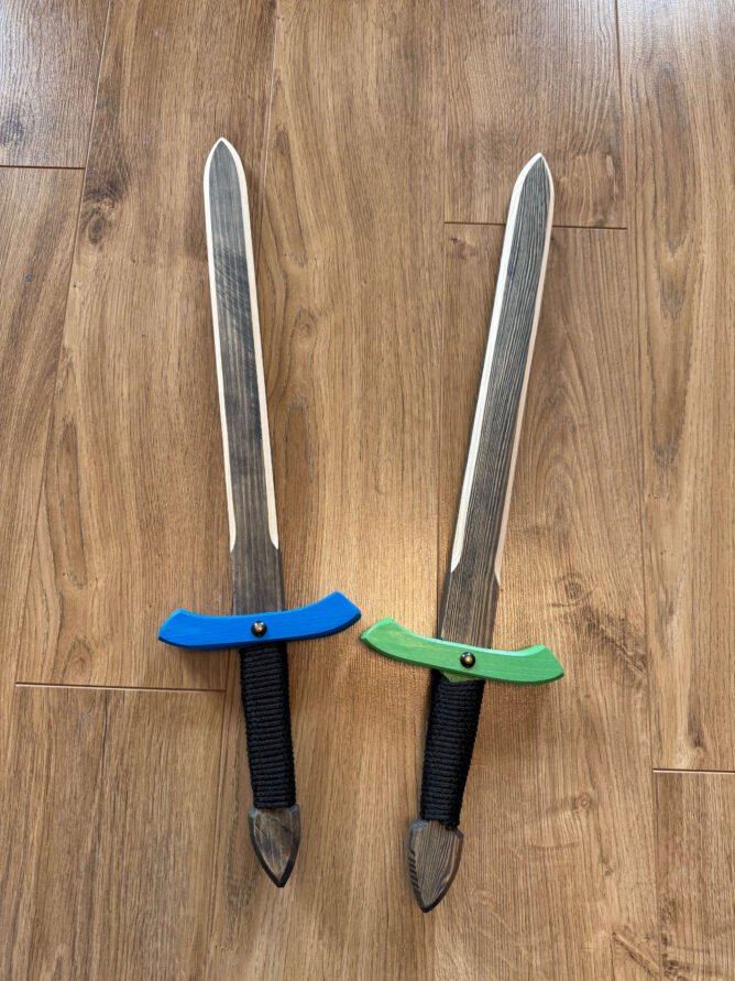 Medinis kardas - mediniai ranku darbo zaislai -wooden sword