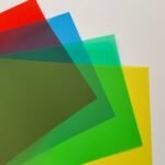 Skaidrus spalvotas plastikas