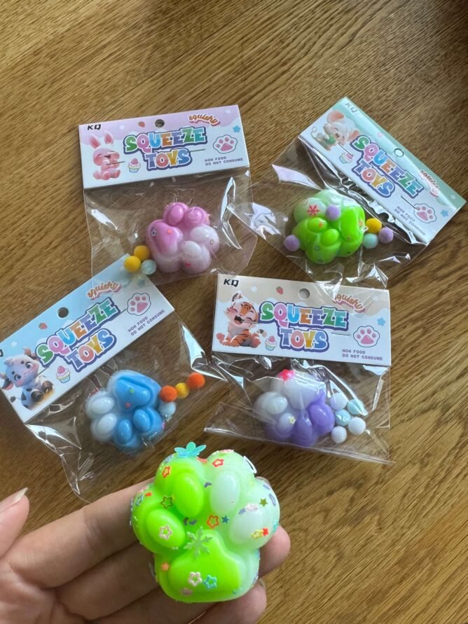 Pinch toy, cat paw, green, small pinch toy, antistresiukas, antistresinis zaislas, zalia pedute