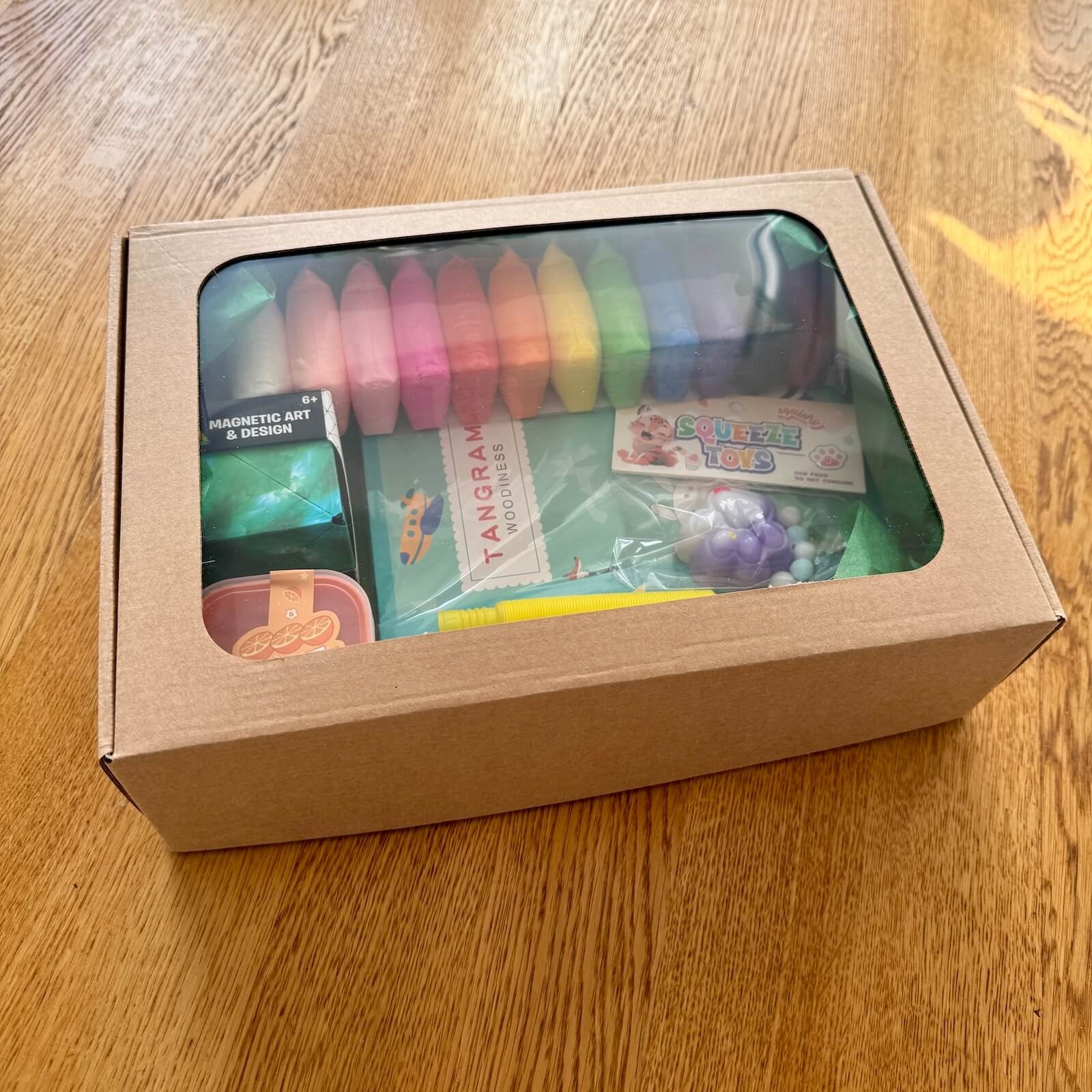 Antistresinis rinkinys – užimtiems pirščiukams. Dovana 5 metu vaikui. Dovana 6 metu vaikui. Dovana 7 metu vaikui. Dovana 8 metu vaikui. Dovana 9 metu vaikui. Dovana 4 metu vaikui. Kaledine dovana vaikams. Dovanu rinkinys. Gift for children. Purusis plastelinas. lanksusis vamzdelis. slykstukas. Kubas. antstrestresiukai