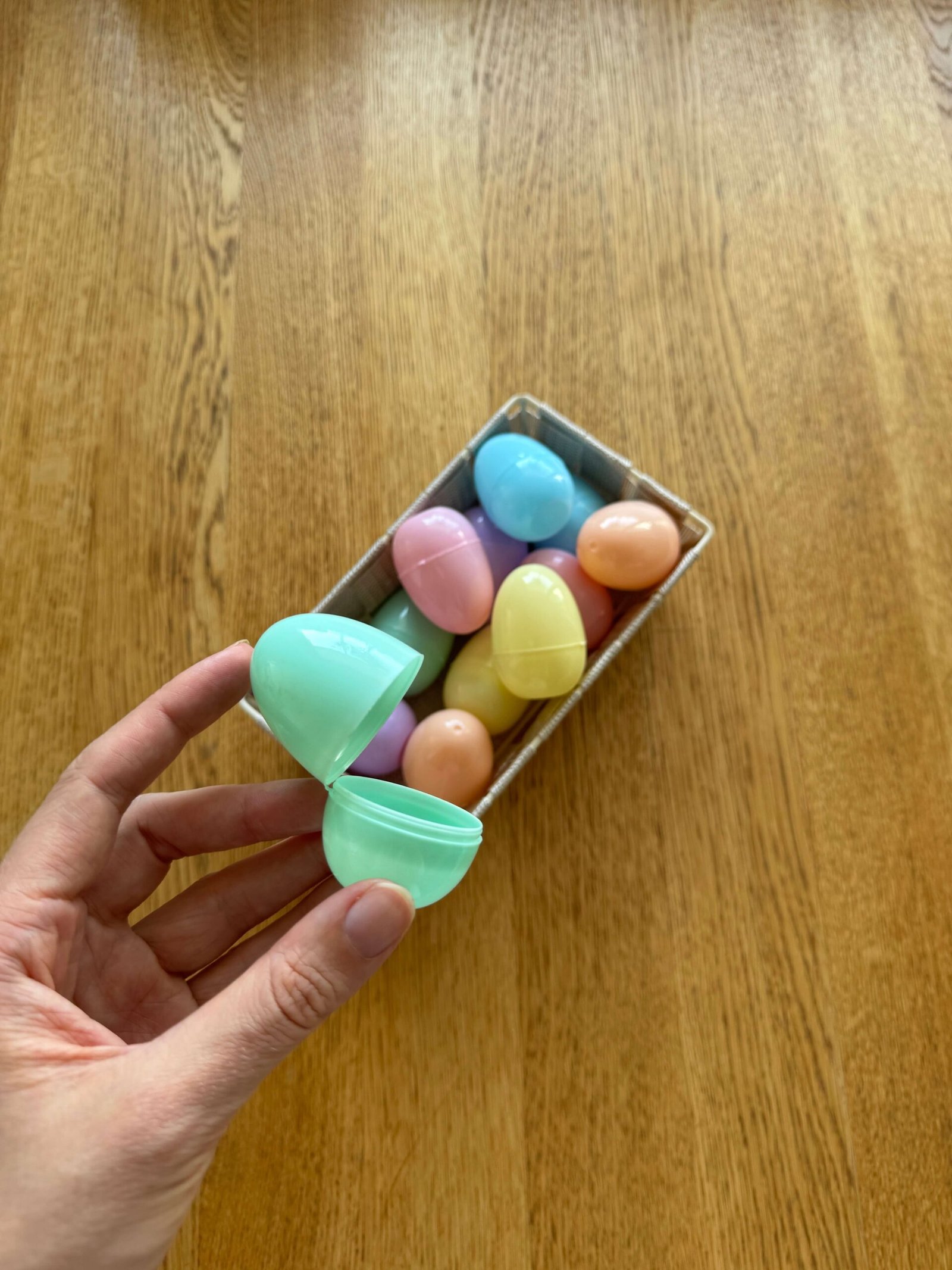 Mazi plastikiniai tusciaviduriai kiausiniai