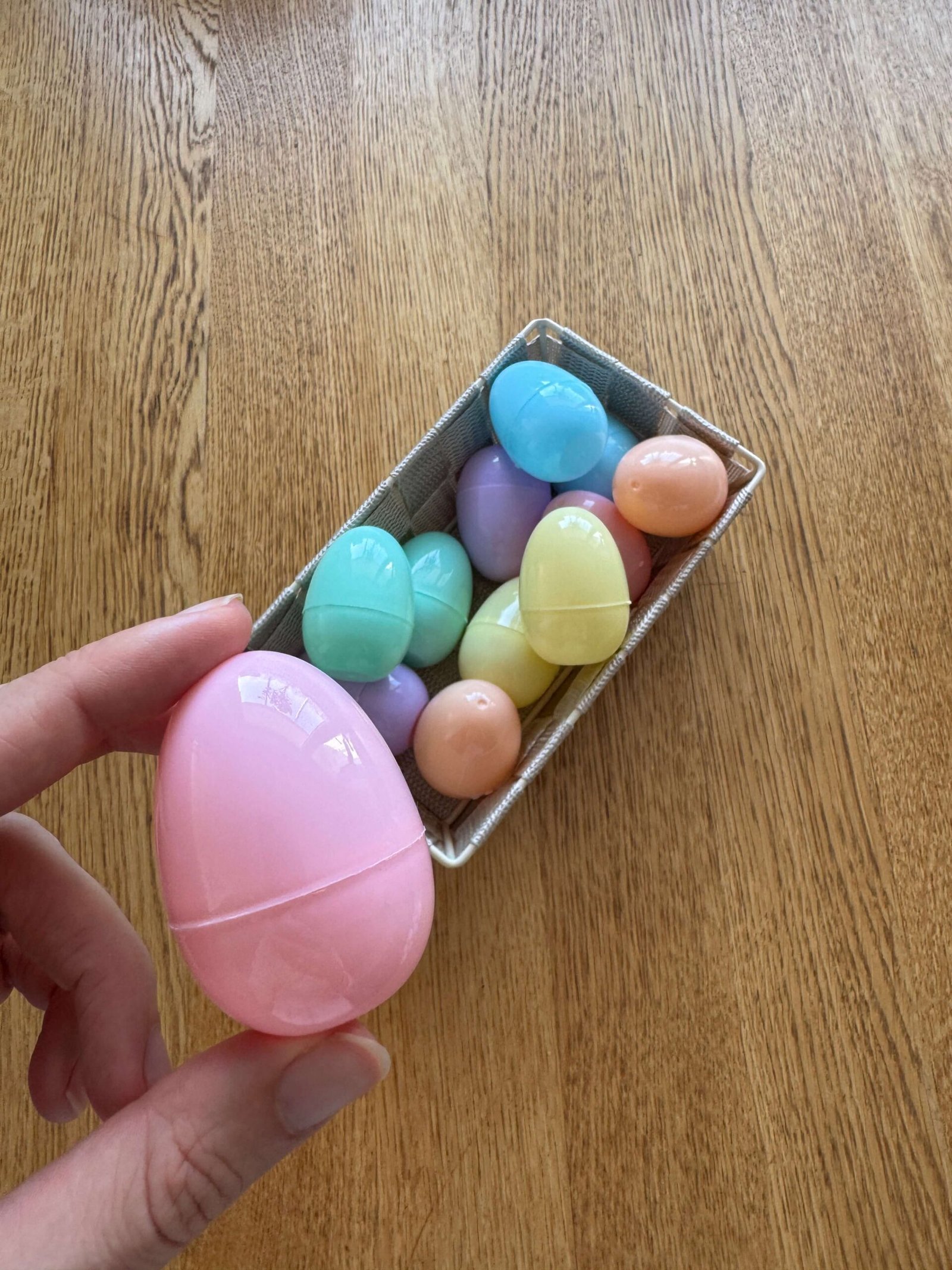 Mazi plastikiniai tusciaviduriai kiausiniai